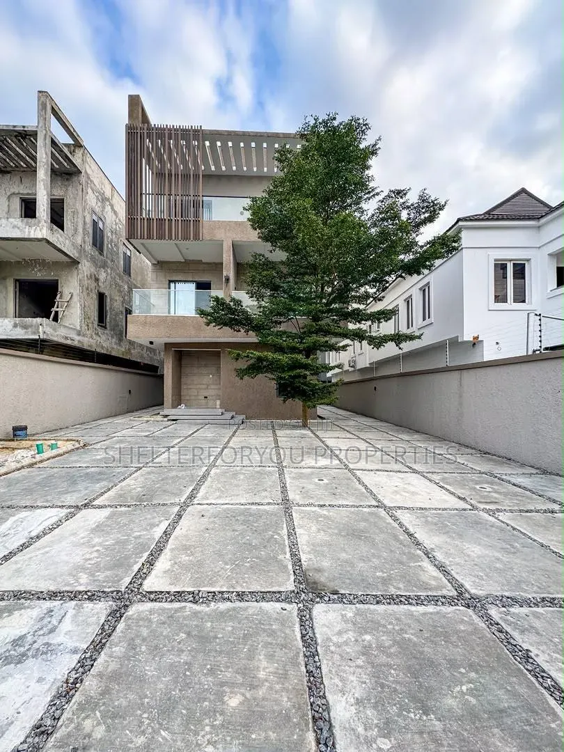 5bdrm Duplex in Lekki Phase 1 for sale in Lekki Phase 1