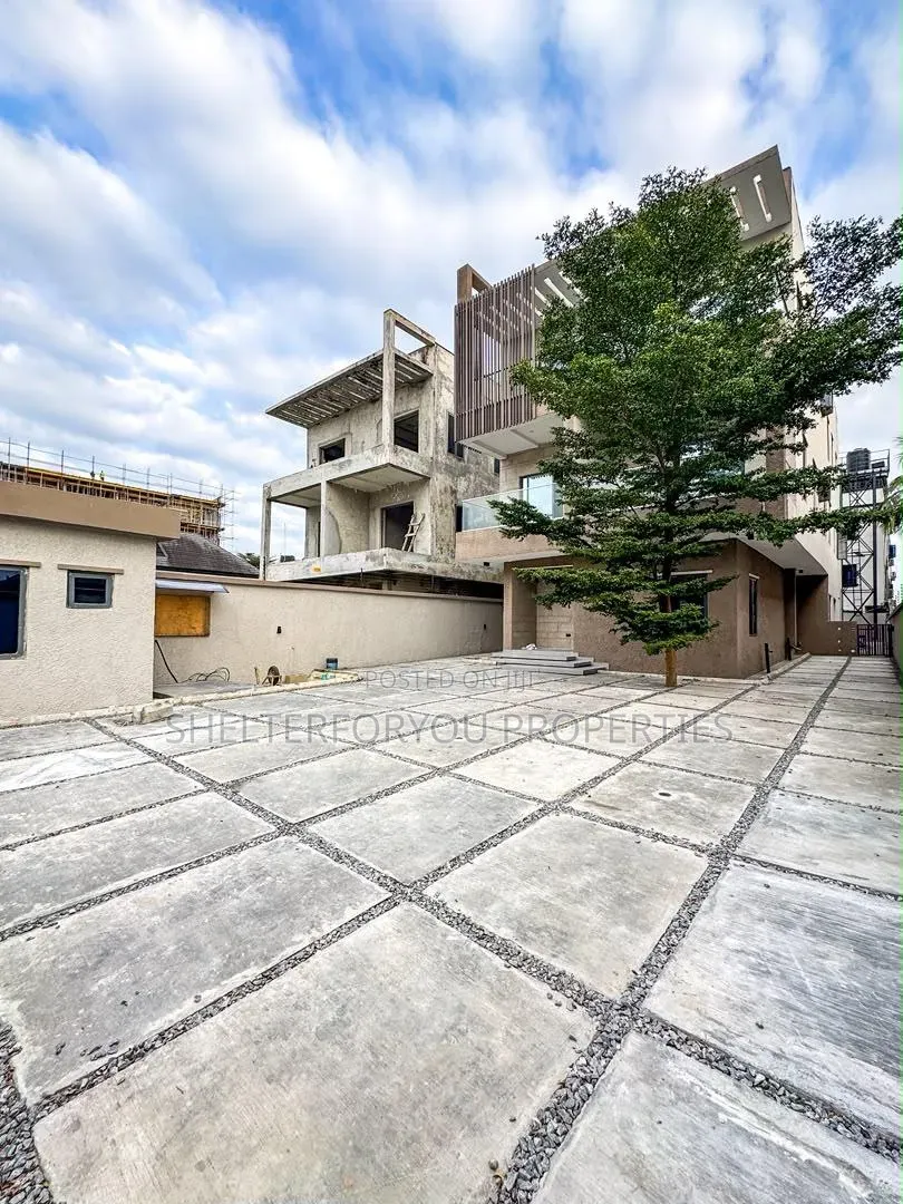 5bdrm Duplex in Lekki Phase 1 for sale in Lekki Phase 1