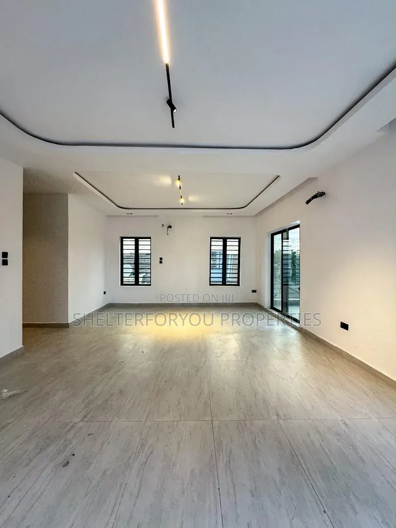 5bdrm Duplex in Lekki Phase 1 for sale in Lekki Phase 1