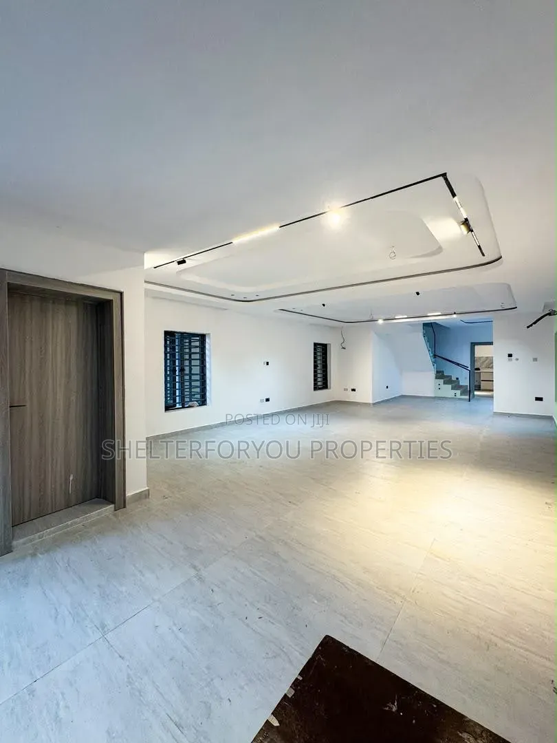 5bdrm Duplex in Lekki Phase 1 for sale in Lekki Phase 1