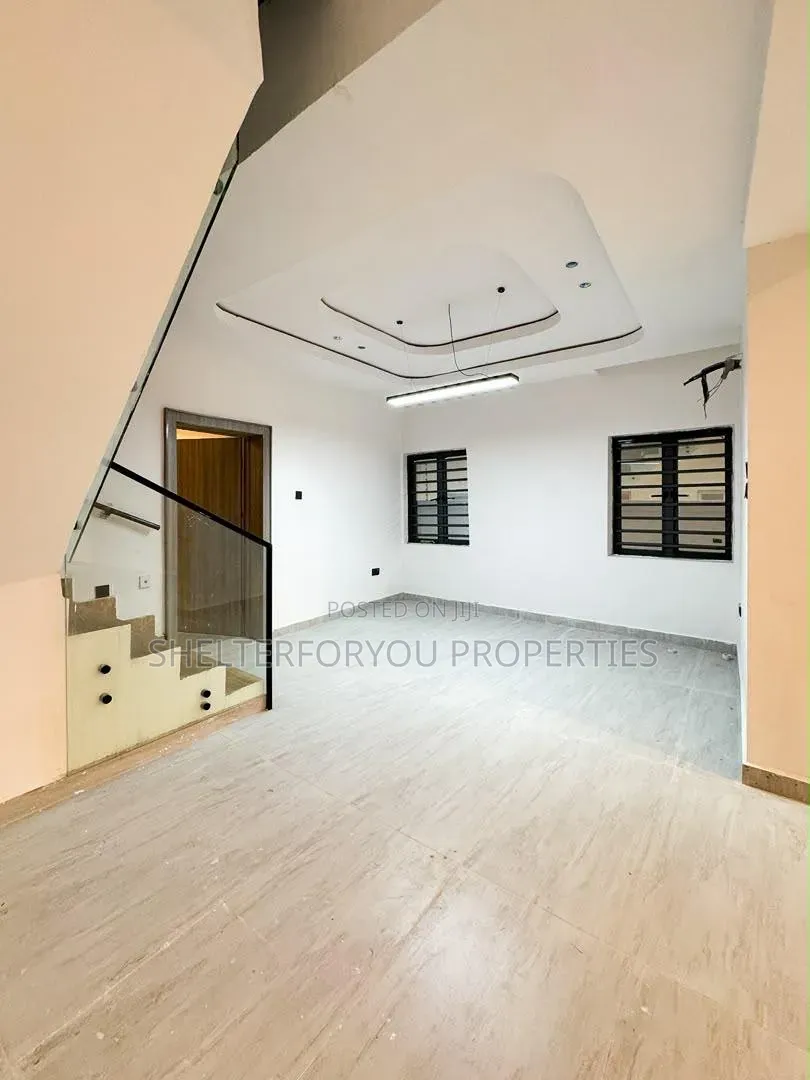 5bdrm Duplex in Lekki Phase 1 for sale in Lekki Phase 1