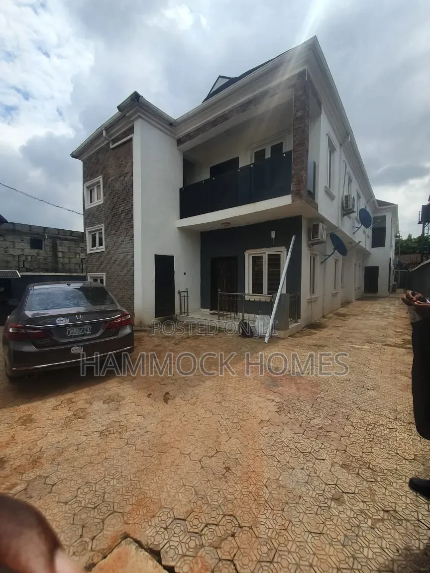 2bdrm Apartment in Adenuga Estate, Bodija for rent in Bodija