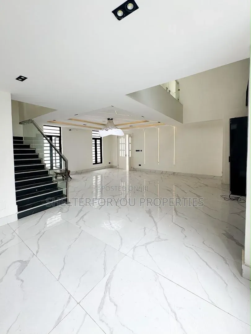 5bdrm Duplex in Lekki Phase 1 for sale in Lekki Phase 1