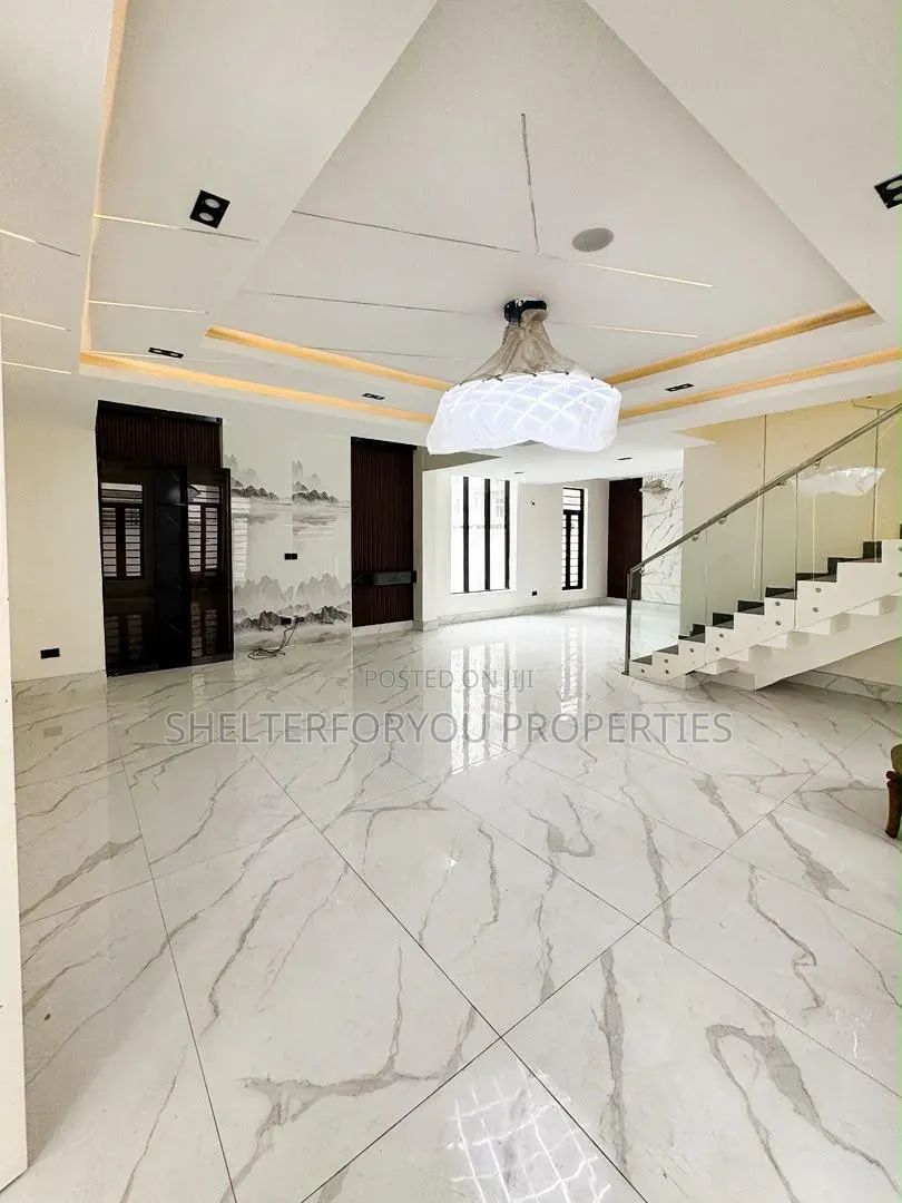 5bdrm Duplex in Lekki Phase 1 for sale in Lekki Phase 1
