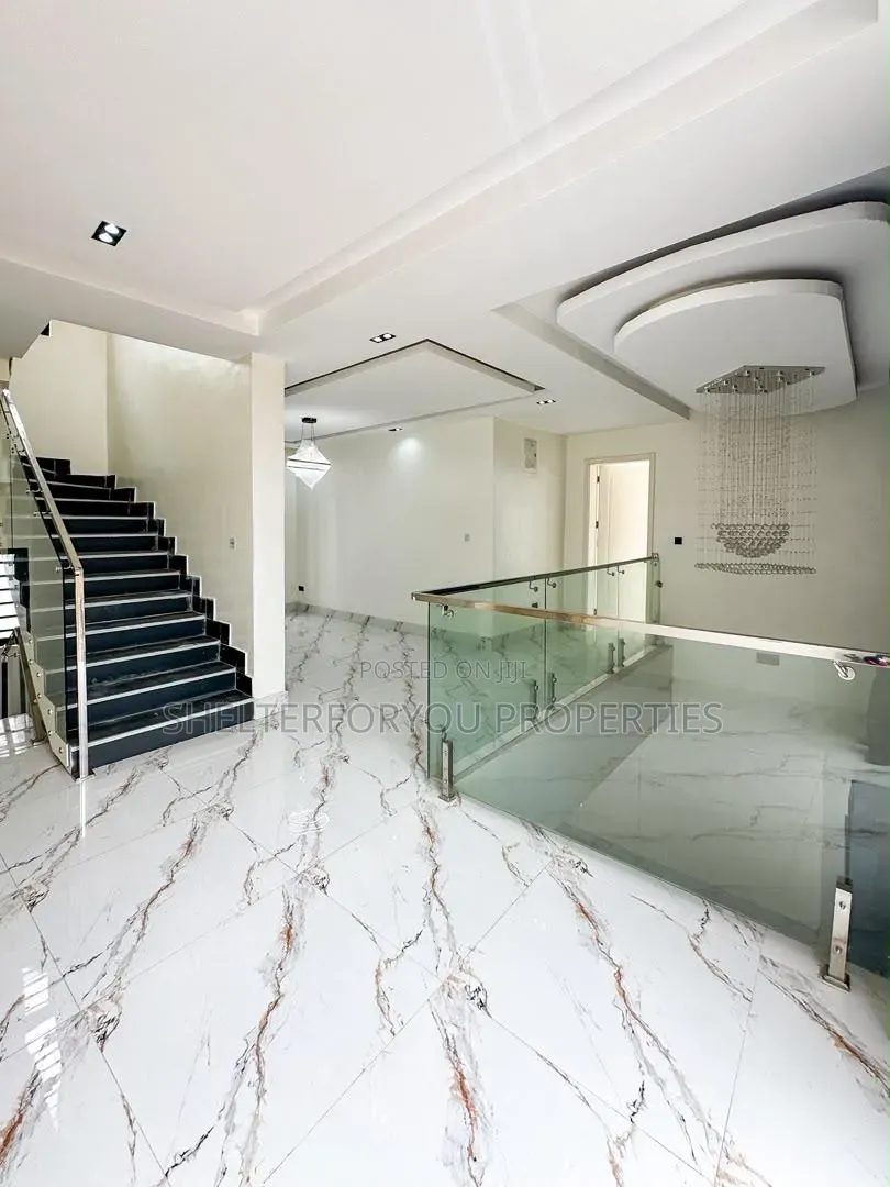 5bdrm Duplex in Lekki Phase 1 for sale in Lekki Phase 1