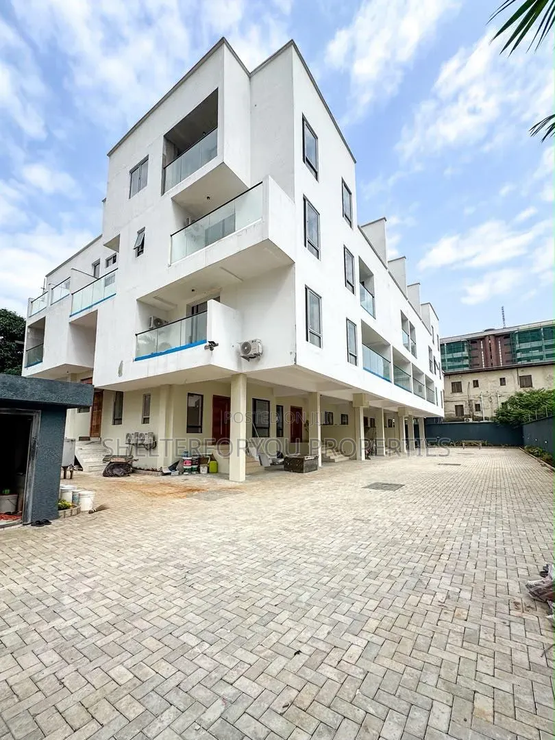 4bdrm Duplex in Victoria Island Extension for sale in Victoria Island Extension
