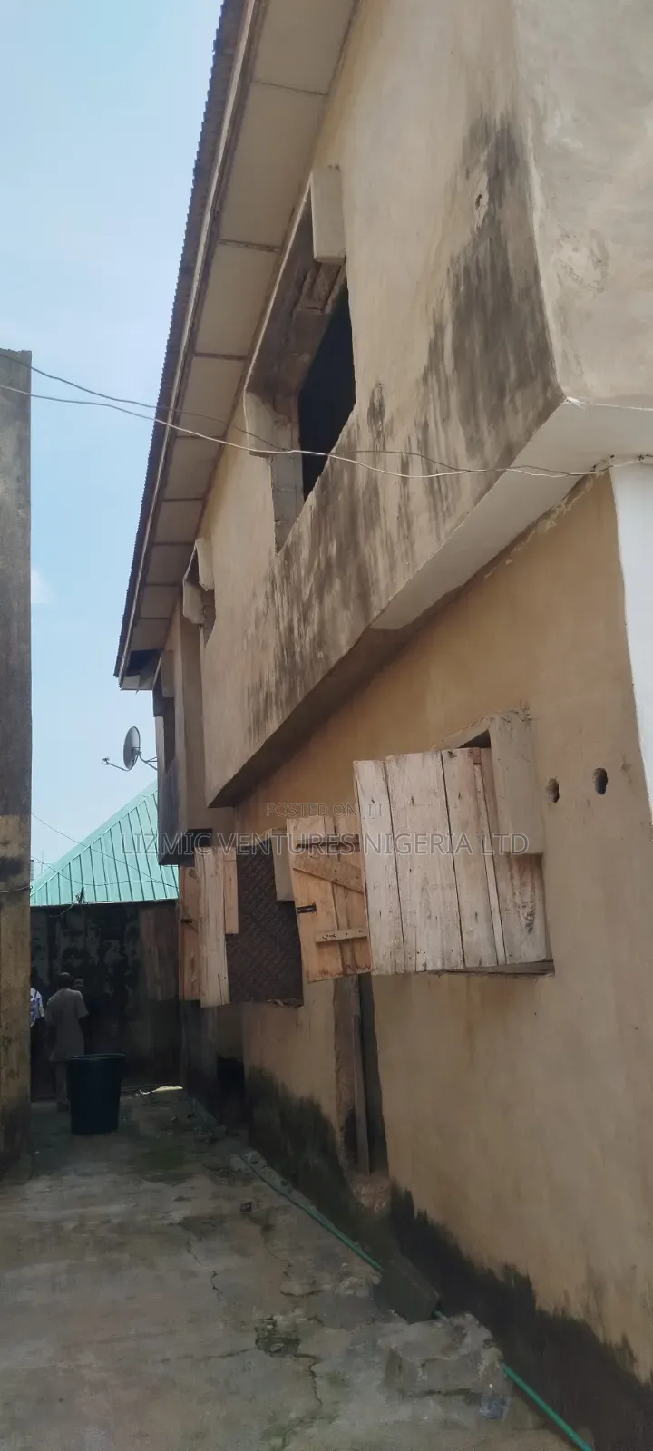 3bdrm Block of Flats in Igando Rd for sale in Igando / Ikotun/Igando