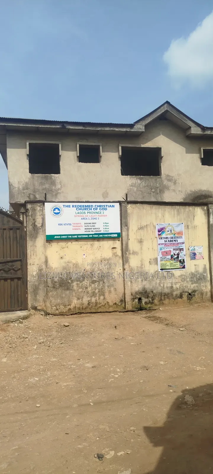 3bdrm Block of Flats in Igando Rd for sale in Igando / Ikotun/Igando