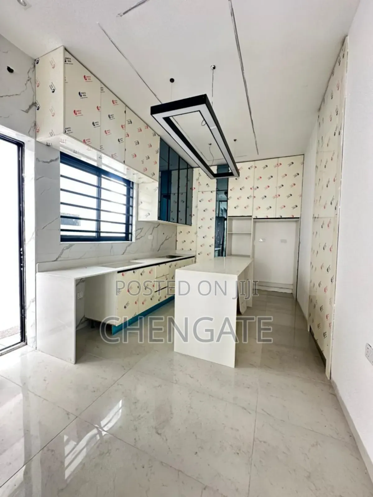 4bdrm Duplex in Chevron for sale in Chevron