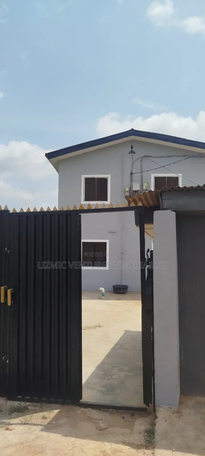 3bdrm Block of Flats in Idimu, Ejigbo / Ejigbo for sale in Ejigbo / Ejigbo