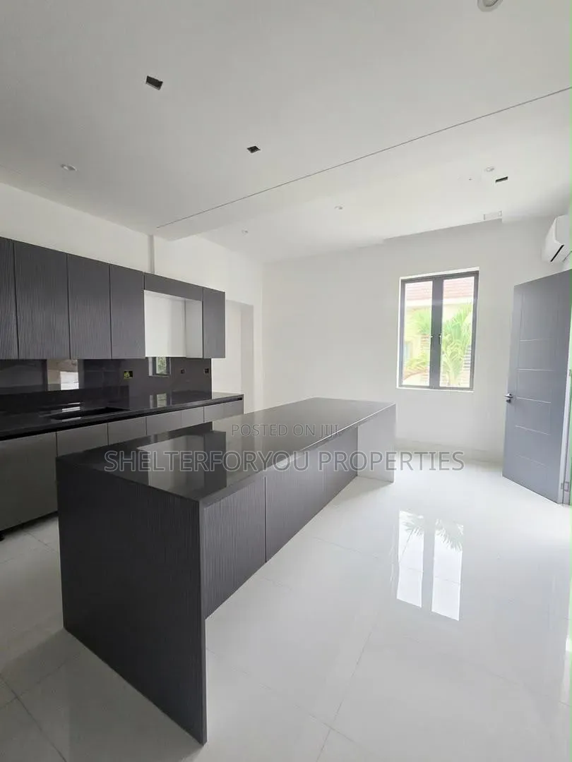 5bdrm Duplex in Old Ikoyi for sale in Old Ikoyi