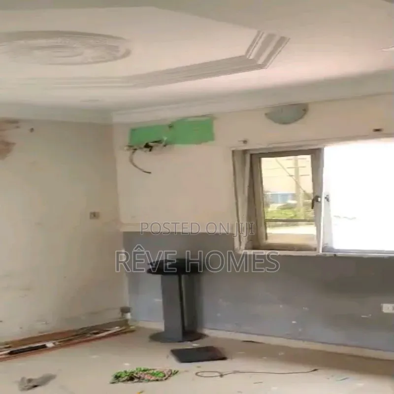 2bdrm Block of Flats in Adekunle for rent in Adekunle