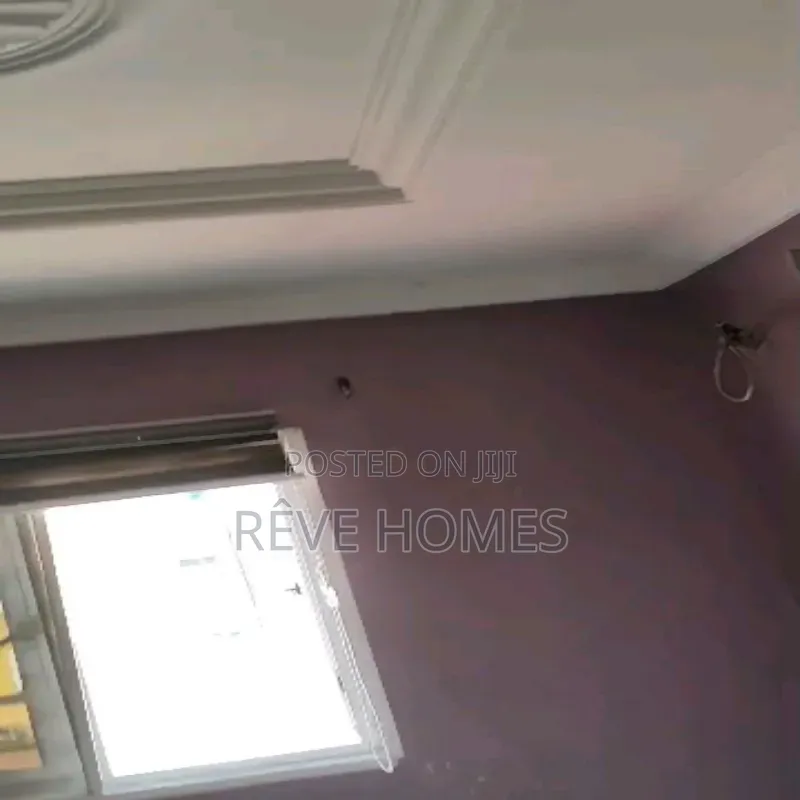 2bdrm Block of Flats in Adekunle for rent in Adekunle