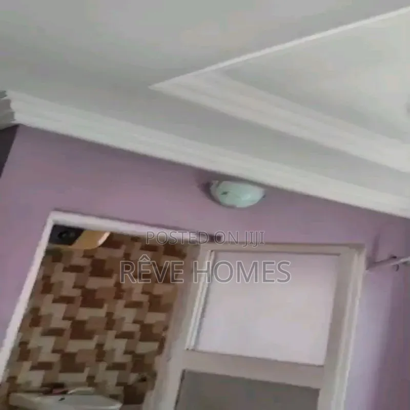 2bdrm Block of Flats in Adekunle for rent in Adekunle