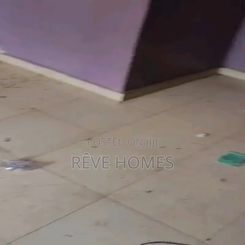 2bdrm Block of Flats in Adekunle for rent in Adekunle