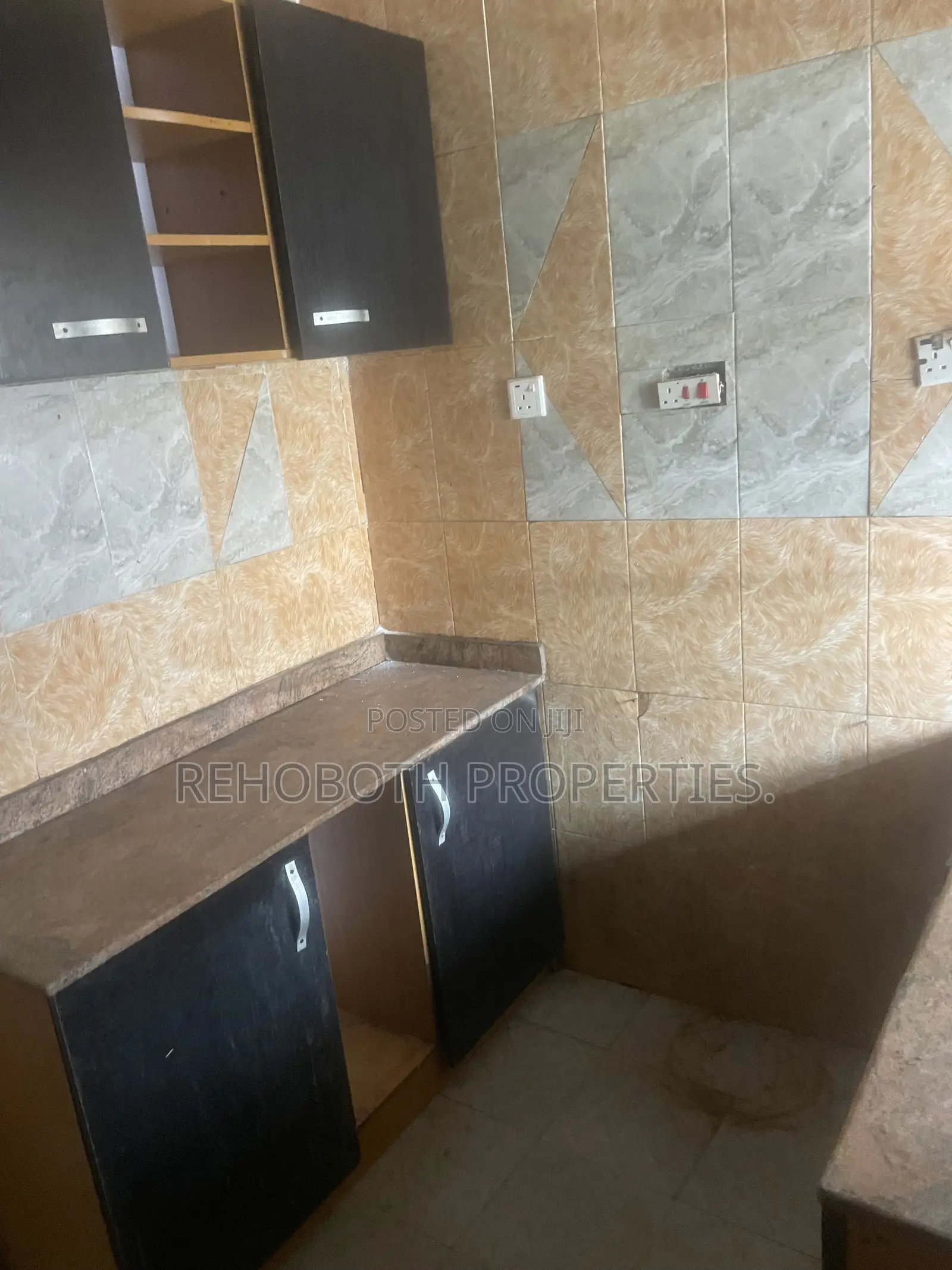 3bdrm Bungalow in Adeyemi Screcent, Akala Express for rent in Akala Express