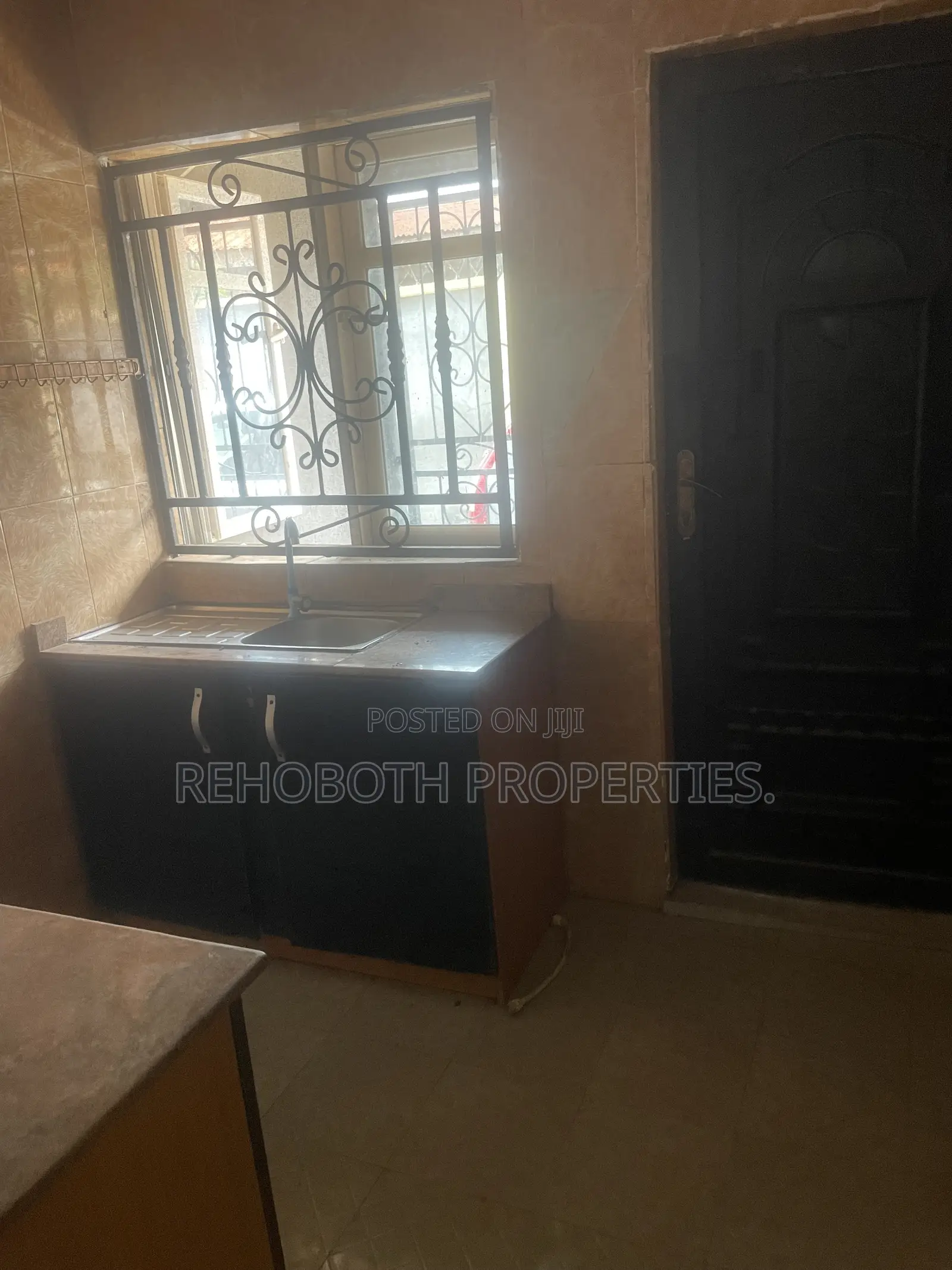 3bdrm Bungalow in Adeyemi Screcent, Akala Express for rent in Akala Express