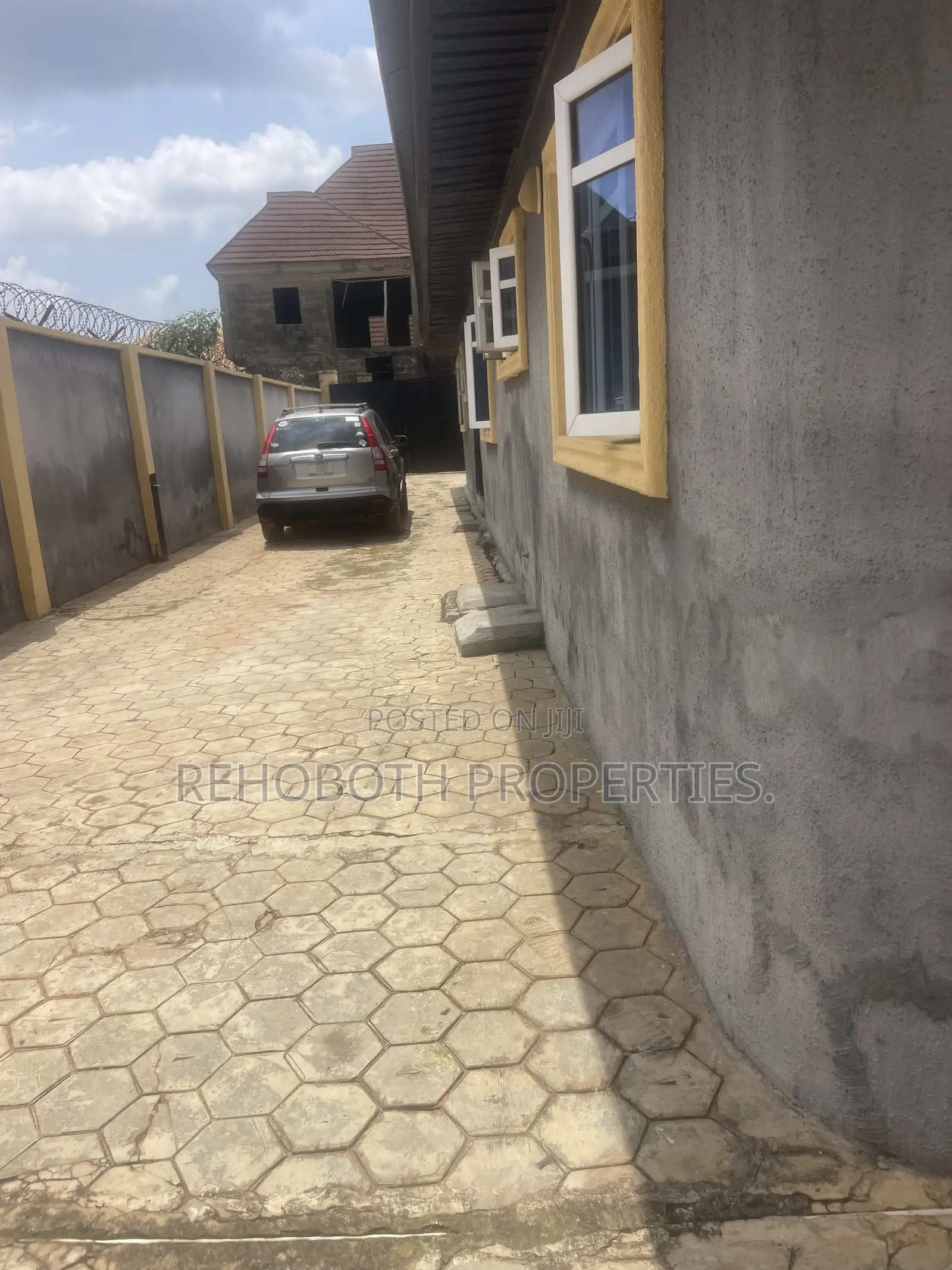 3bdrm Bungalow in Adeyemi Screcent, Akala Express for rent in Akala Express