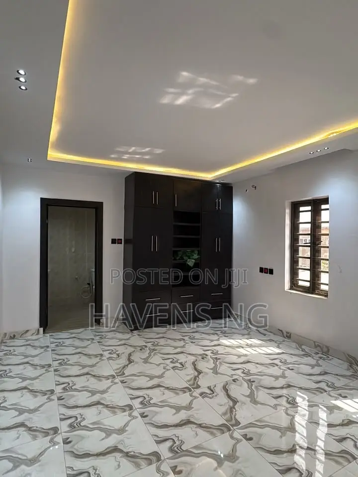 4bdrm Duplex in Jericho for sale in Jericho