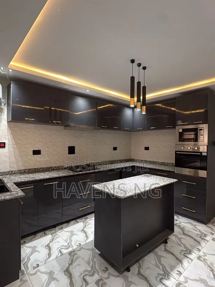 4bdrm Duplex in Jericho for sale in Jericho