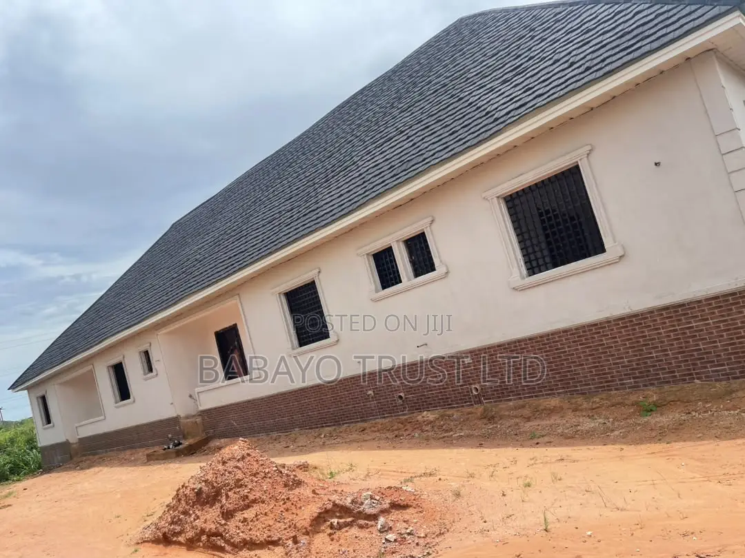 6bdrm Block of Flats in Benin City for sale in Benin City