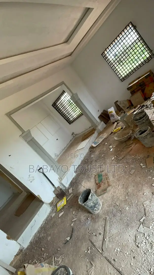 6bdrm Block of Flats in Benin City for sale in Benin City