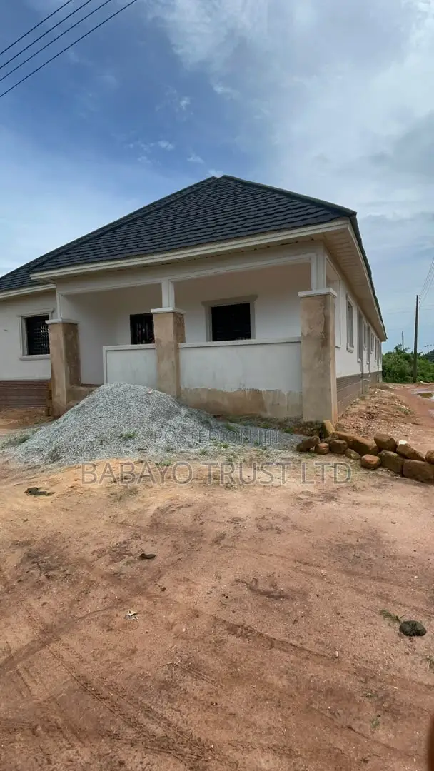 6bdrm Block of Flats in Benin City for sale in Benin City
