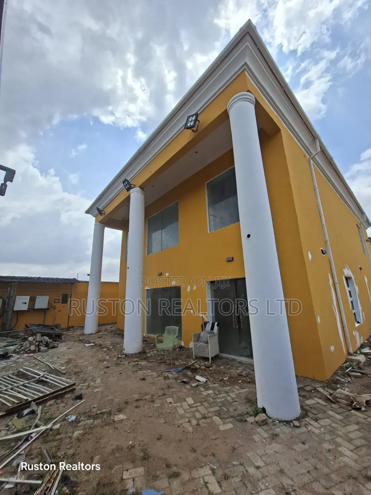 Commercial Building in Eleyele