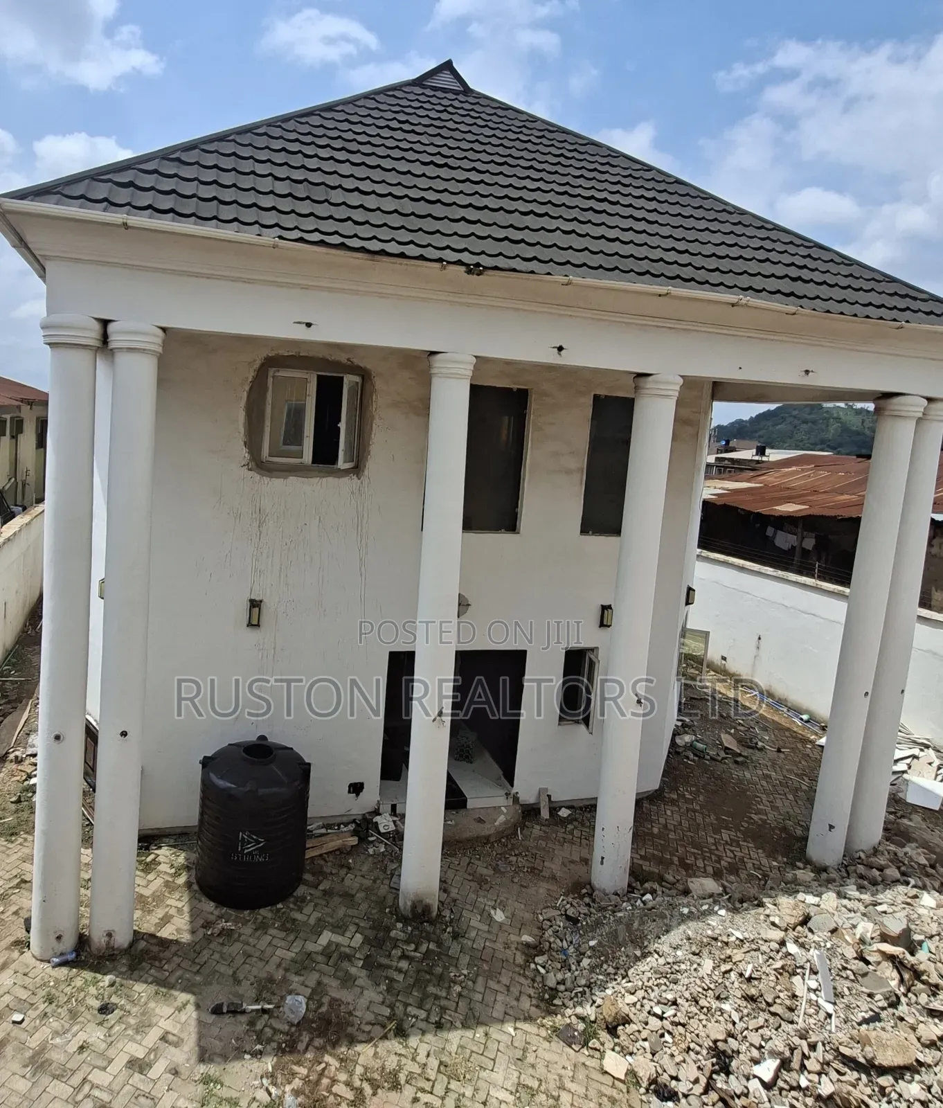 Commercial Building in Eleyele