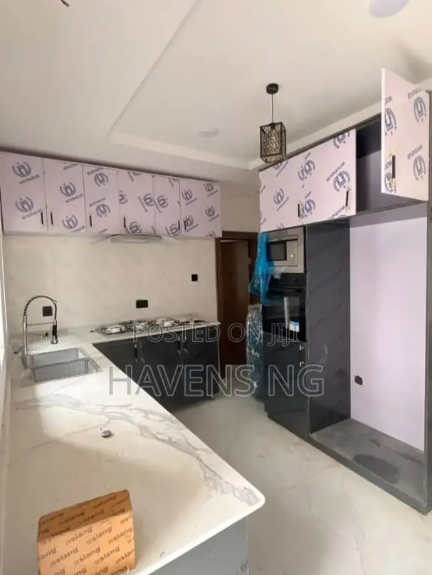 4bdrm Duplex in Basorun for sale in Basorun