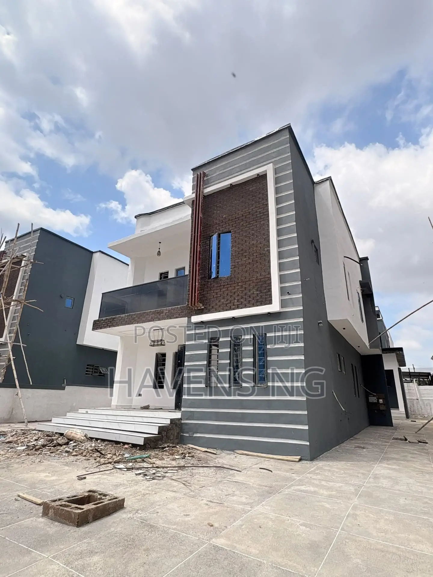4bdrm Duplex in Basorun for sale in Basorun