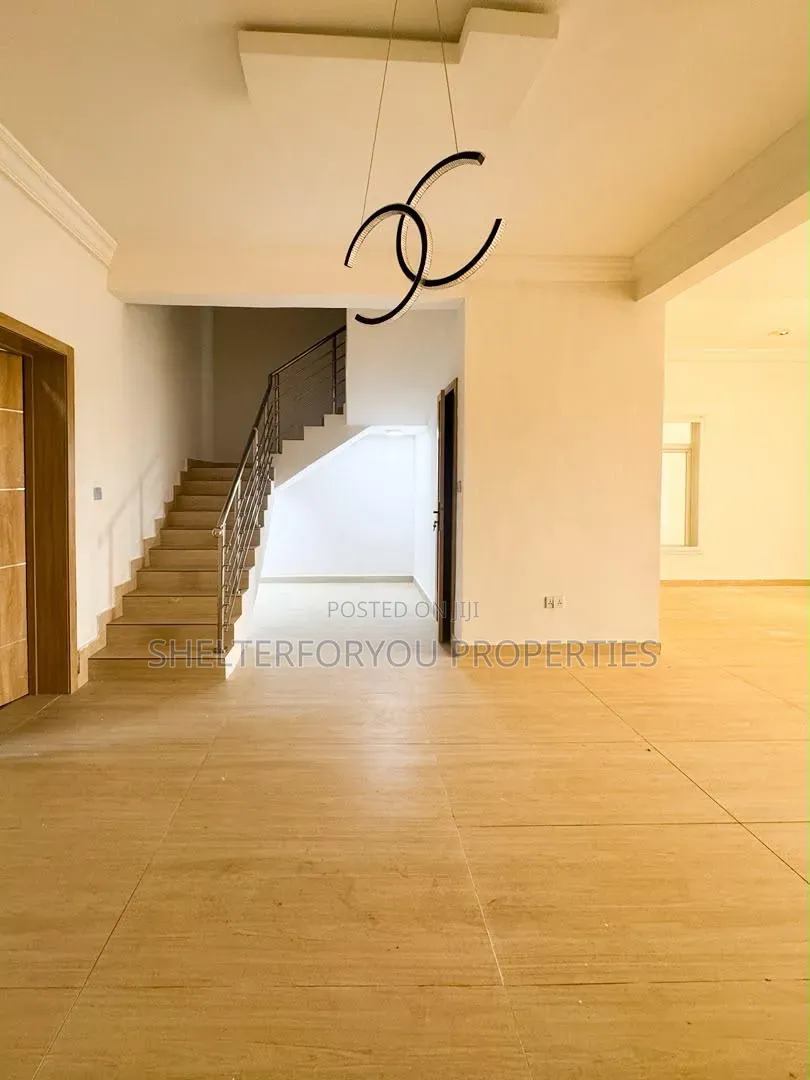 2bdrm Maisonette in Lekki Phase 1 for sale in Lekki Phase 1