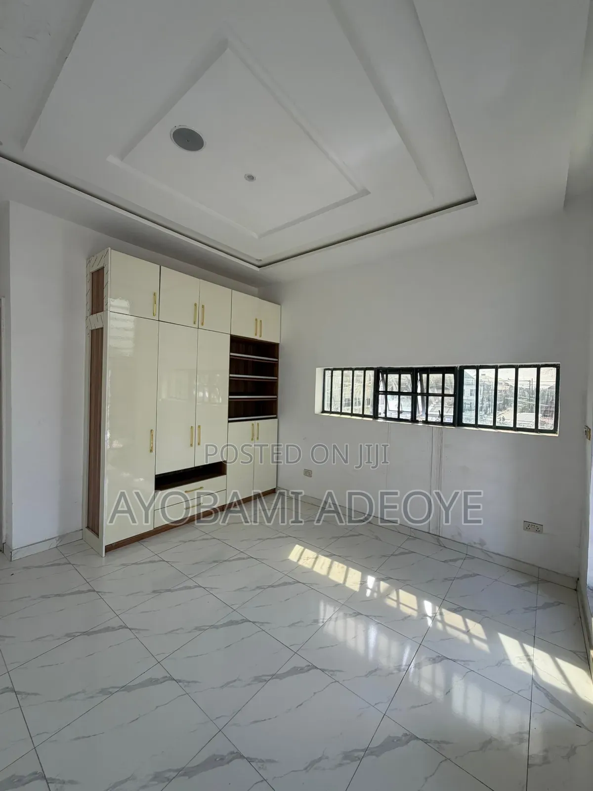 5bdrm Duplex in Chevron for sale in Chevron