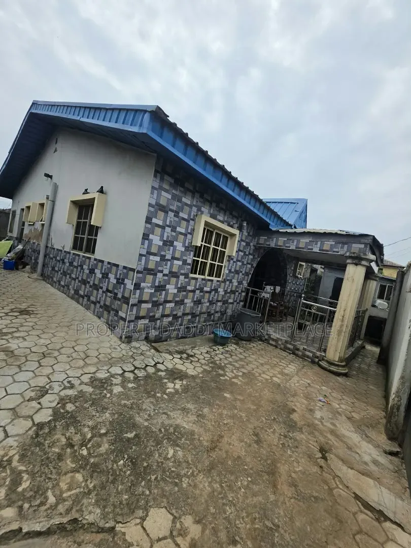 3bdrm Bungalow in Ipaja Road for sale in Ipaja Road