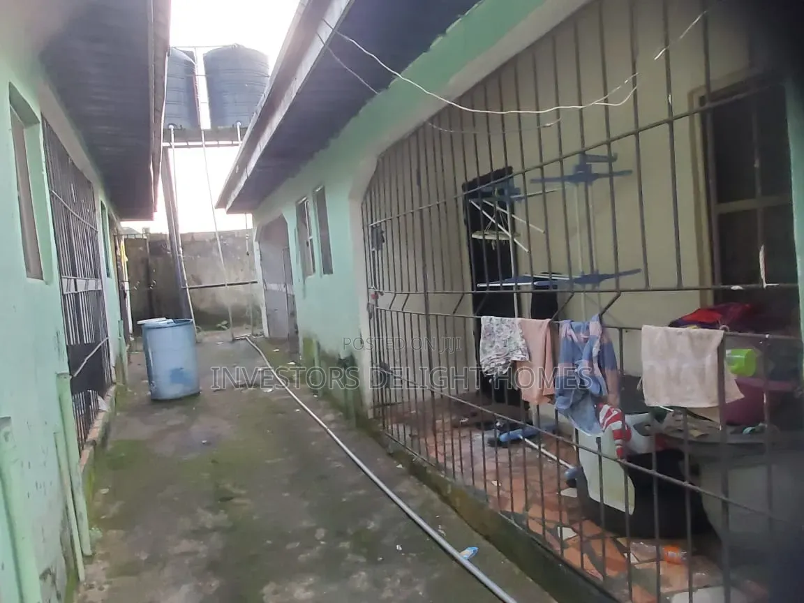 1bdrm Block of Flats in Oshimili North for sale in Oshimili North