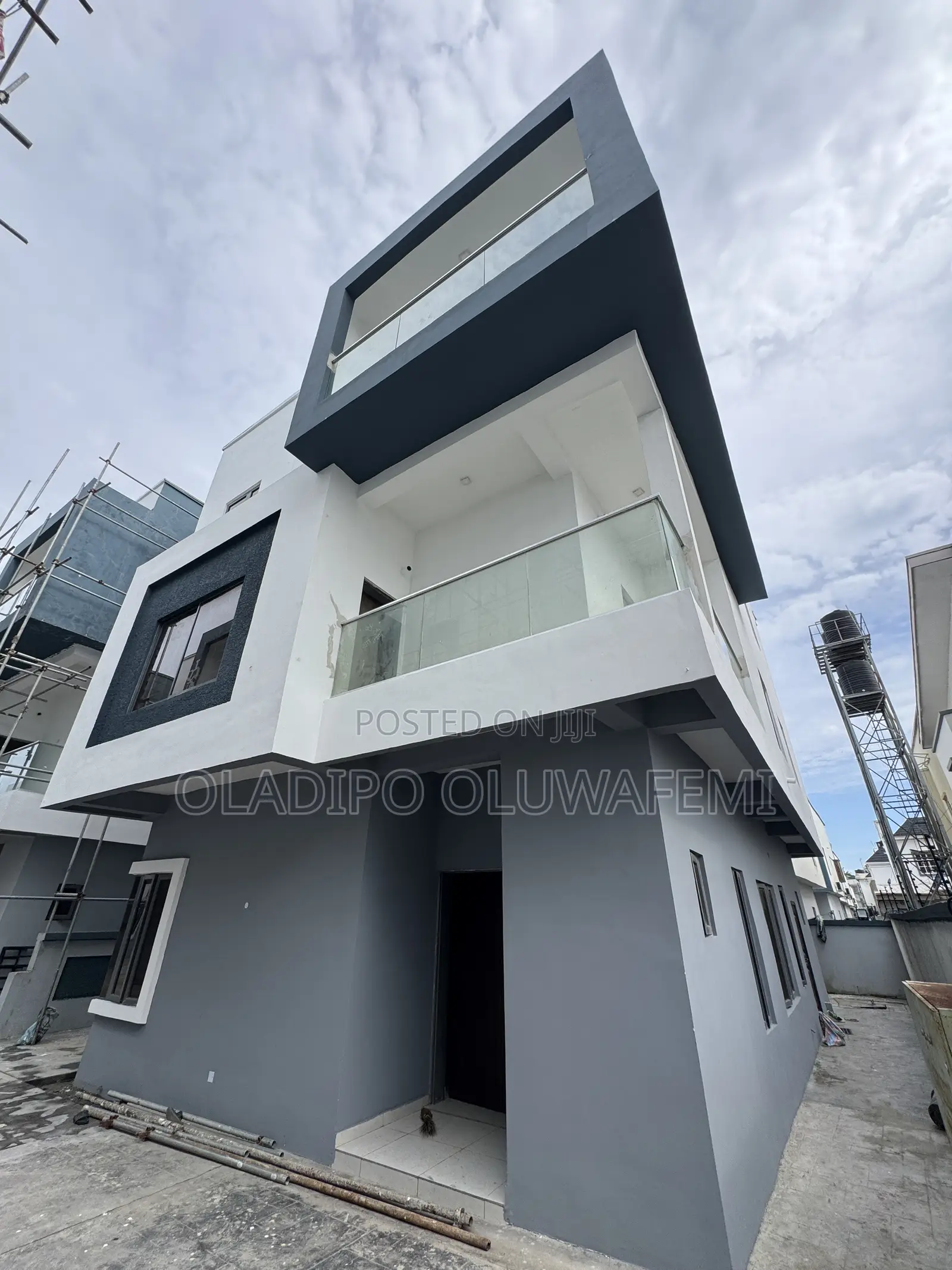 4bdrm Duplex in Orchid Road Estate, Lafiaji for sale in Lafiaji
