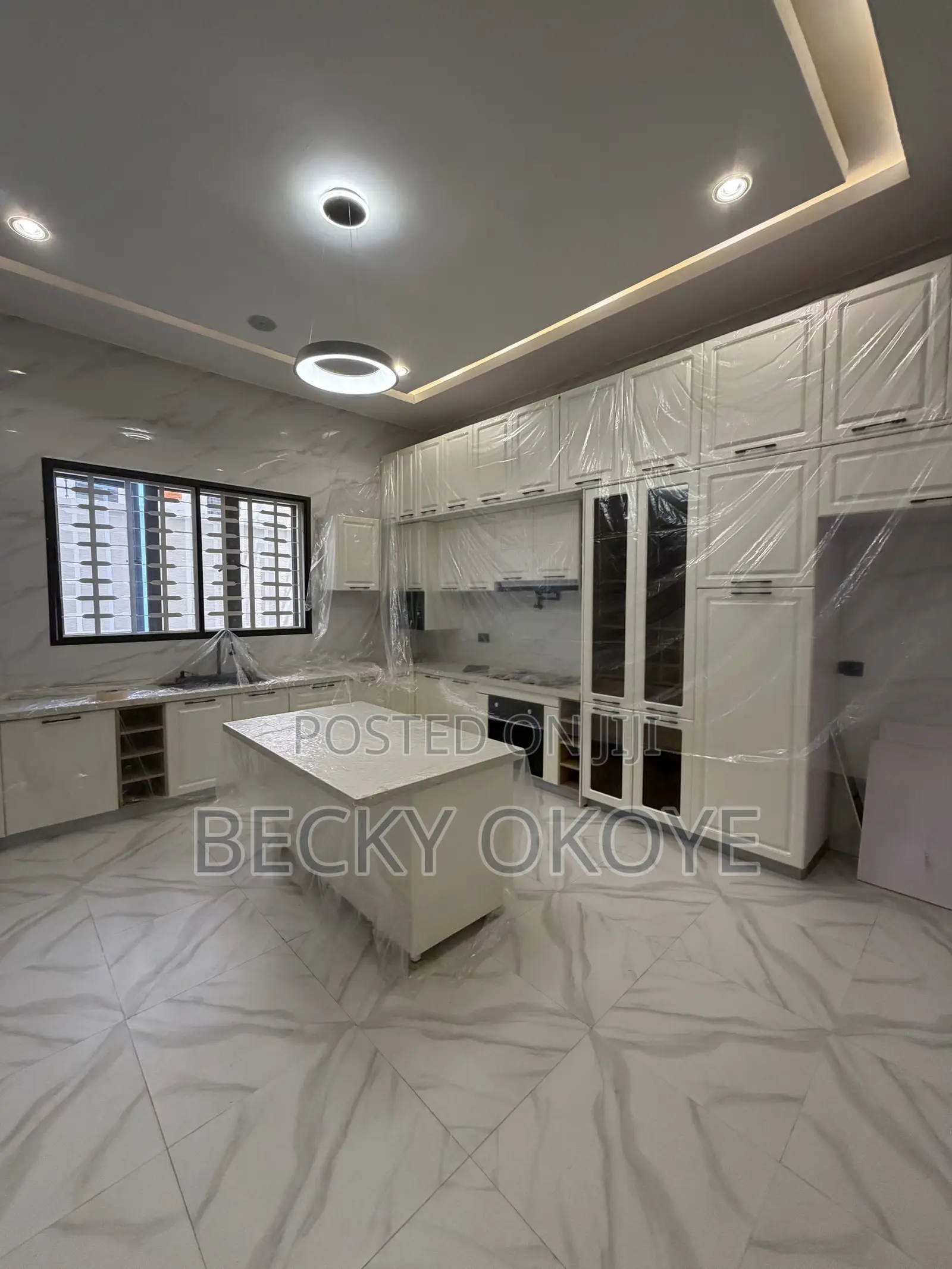 5bdrm Duplex in Apo for sale in Apo Resettlement