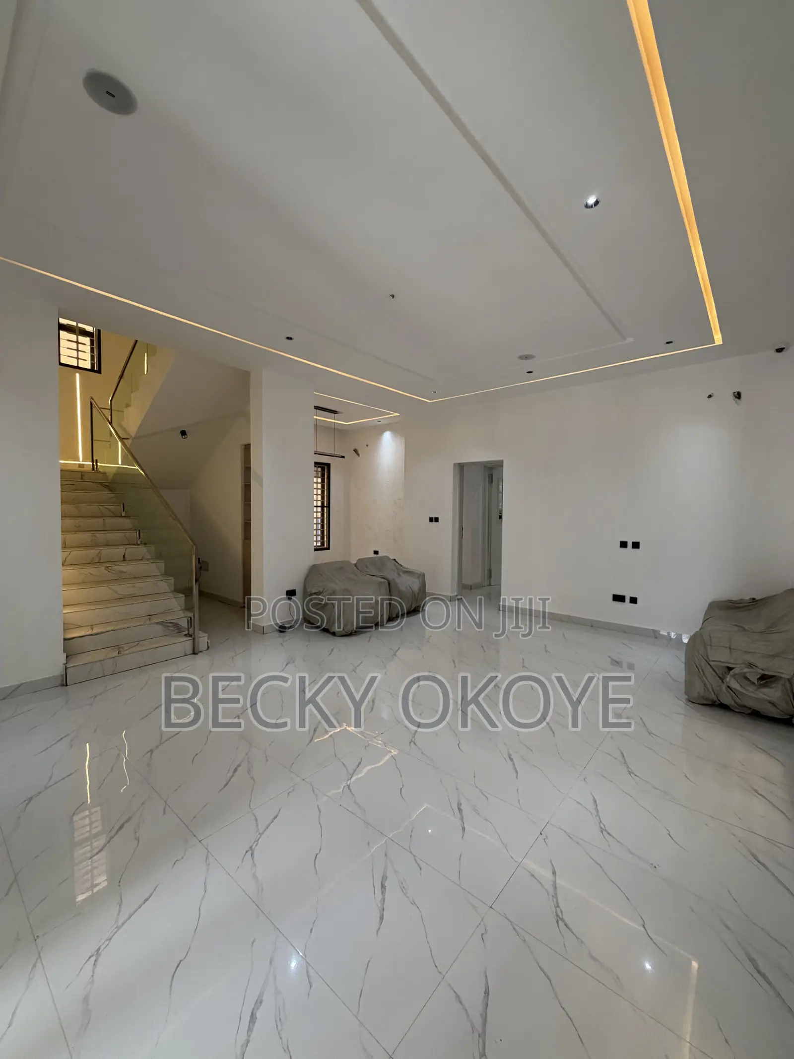 5bdrm Duplex in Apo for sale in Apo Resettlement