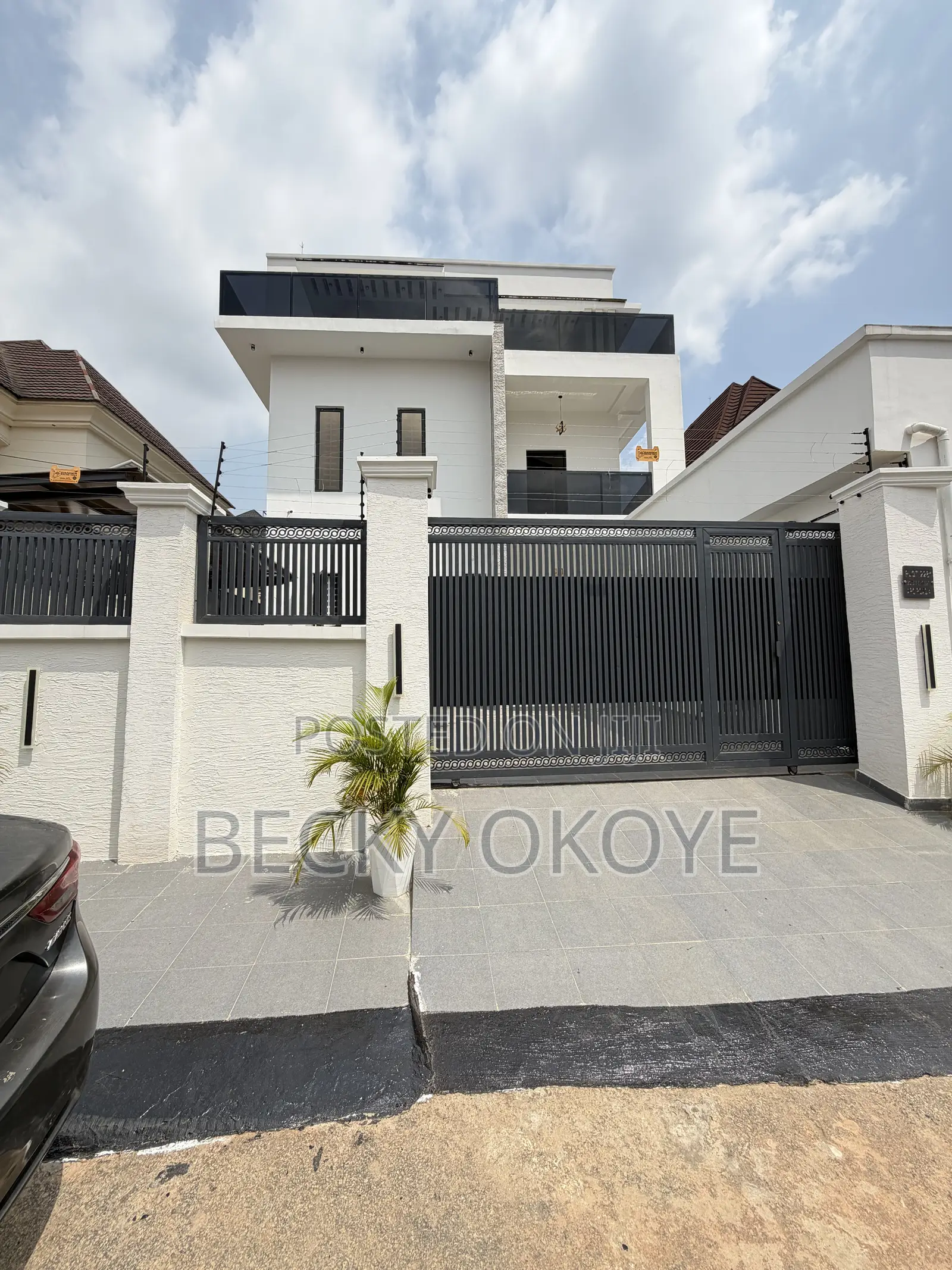 5bdrm Duplex in Apo for sale in Apo Resettlement