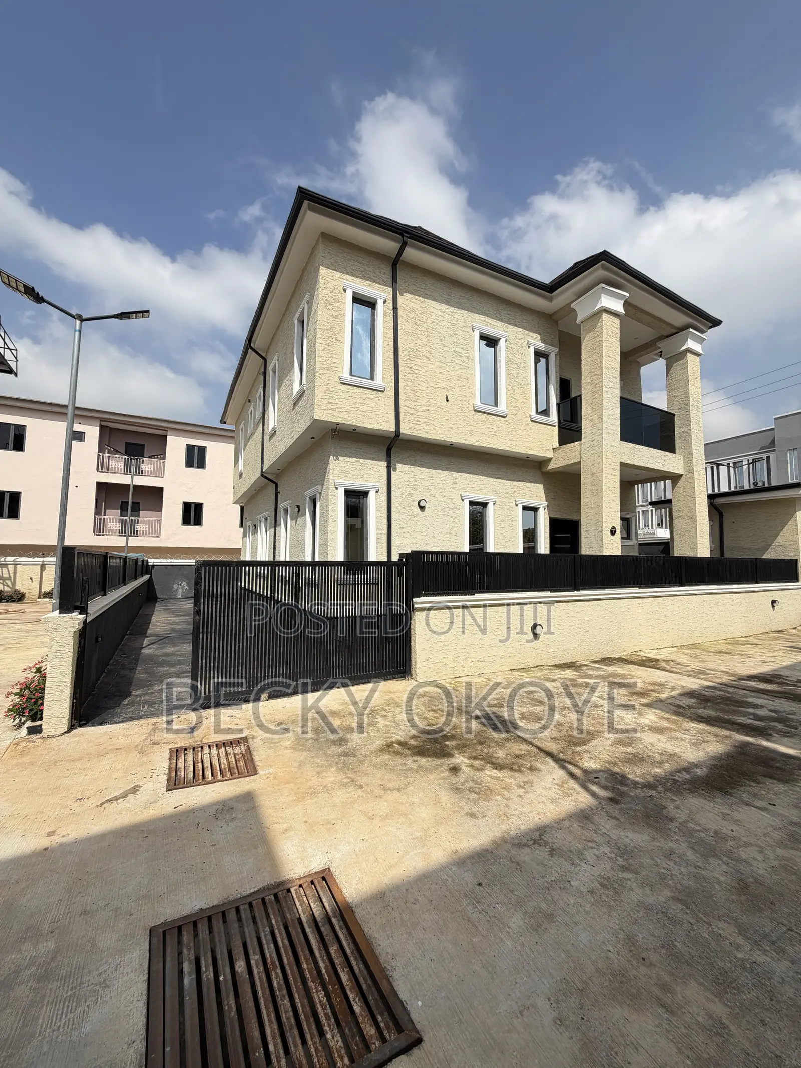 4bdrm Duplex in Gaduwa for sale in Gaduwa