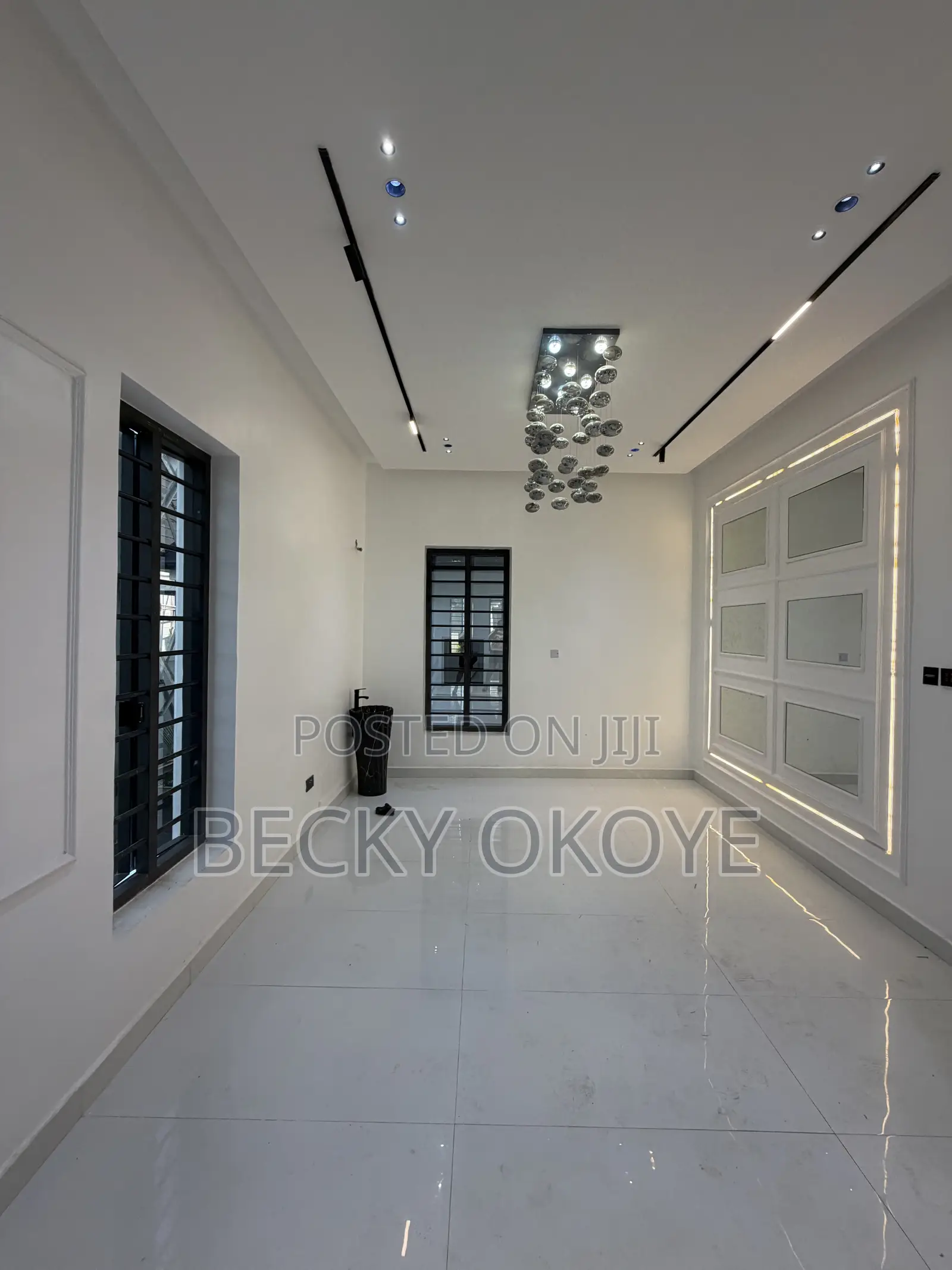 5bdrm Duplex in Sunny Vale Axis, Dakwo District for sale in Dakwo District