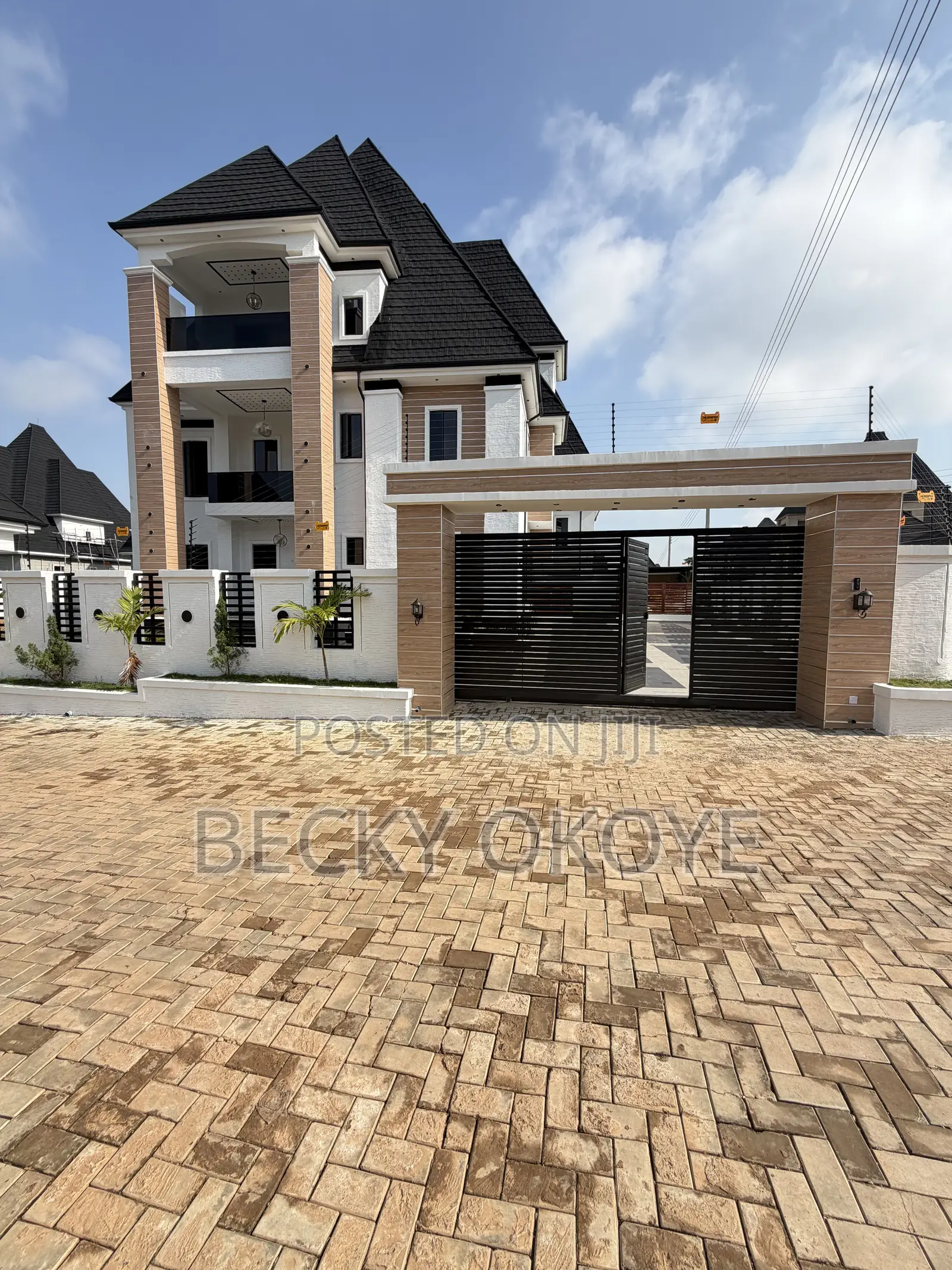 5bdrm Duplex in Sunny Vale Axis, Dakwo District for sale in Dakwo District
