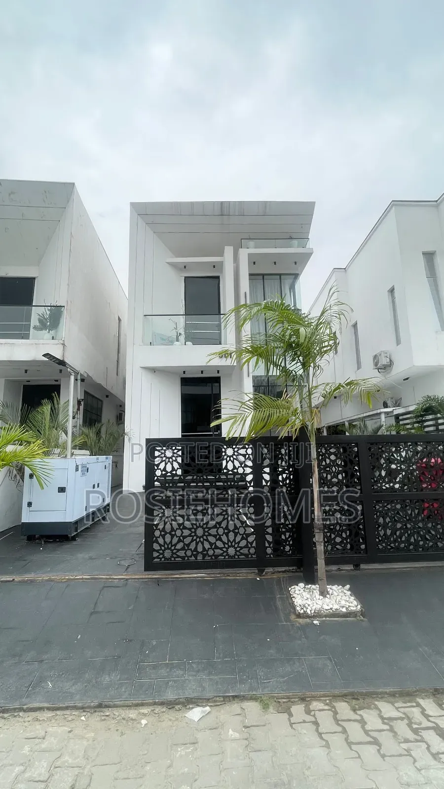 5bdrm Duplex in Cheers, Chevron for sale in Chevron