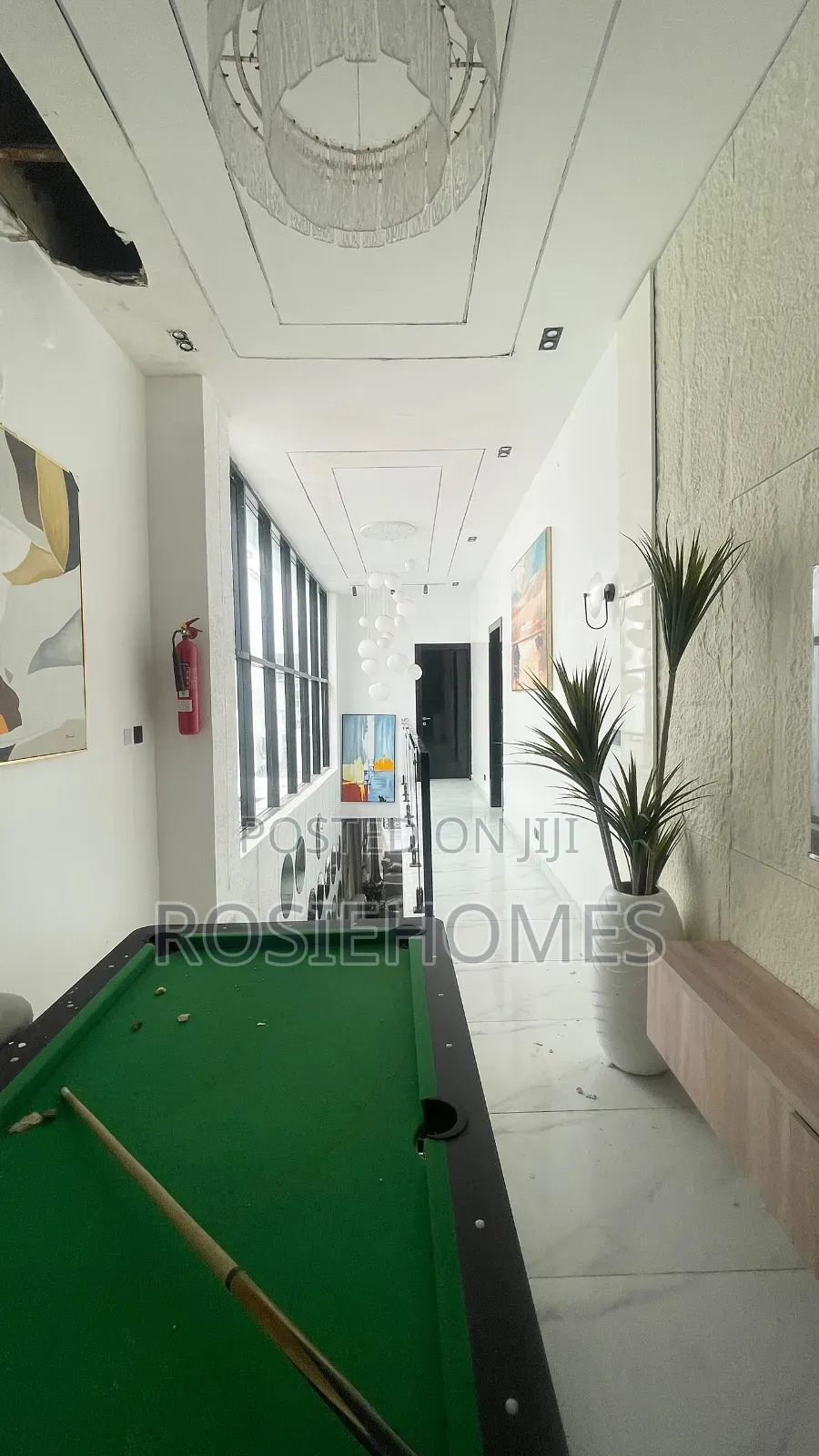 5bdrm Duplex in Cheers, Chevron for sale in Chevron