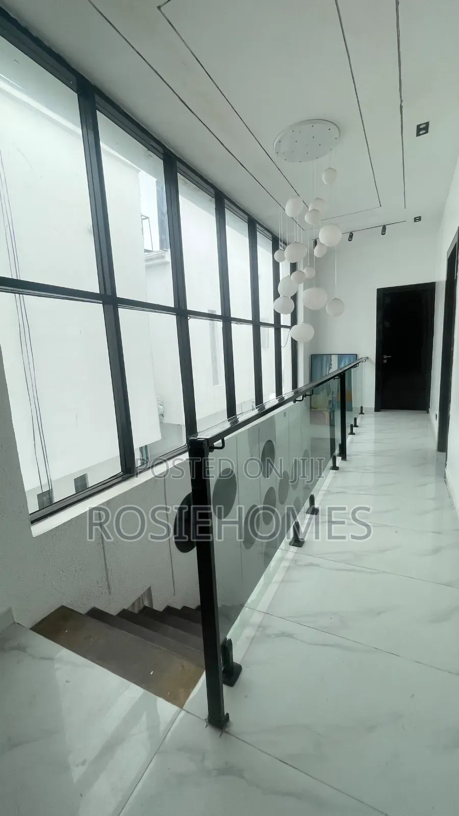 5bdrm Duplex in Cheers, Chevron for sale in Chevron