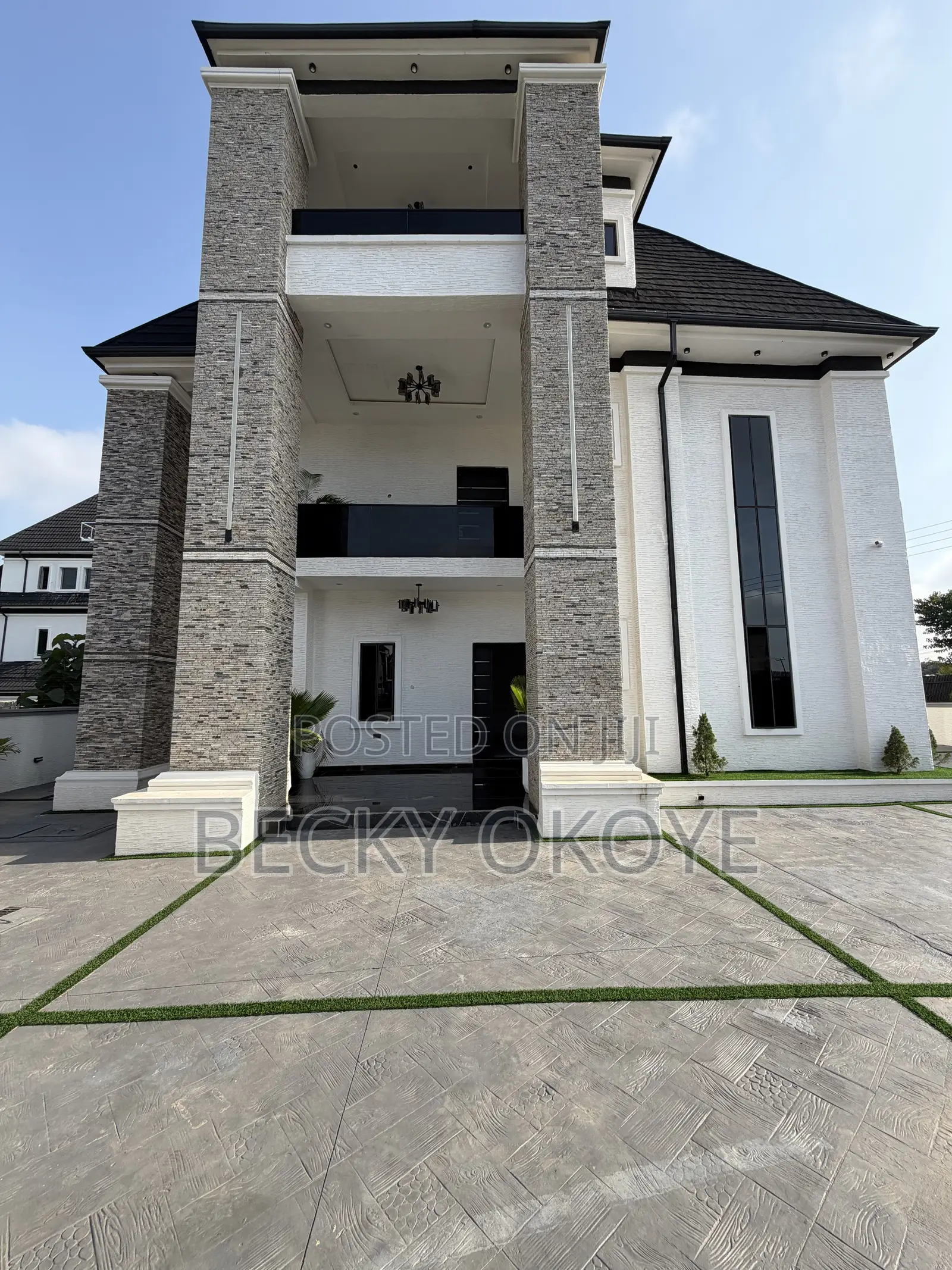 5bdrm Duplex in Sunny Vale Axis, Dakwo District for sale in Dakwo District