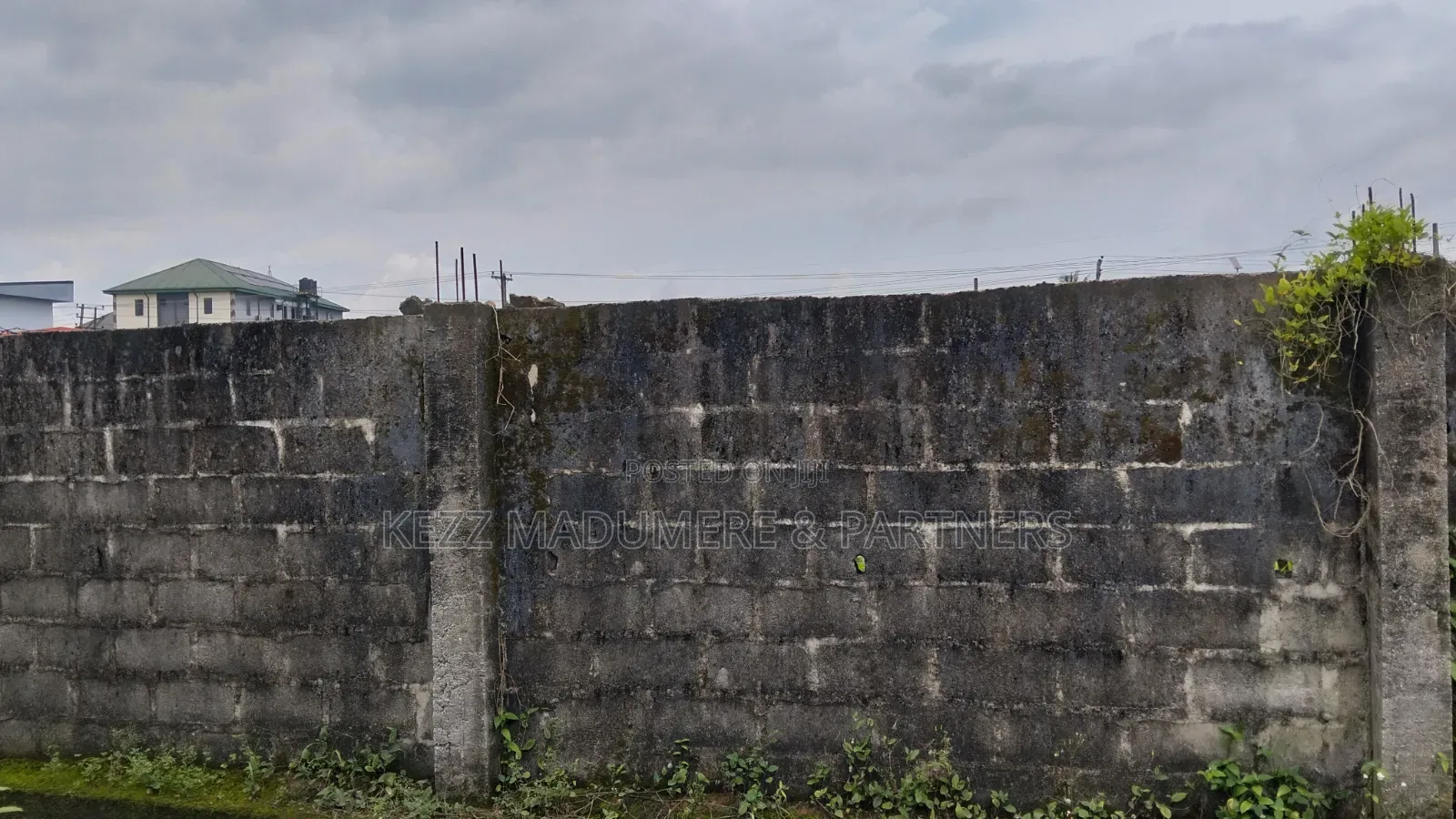 For Sale : 3 1⁄2 Plots With Old Building at D Line , Ph in D-Line