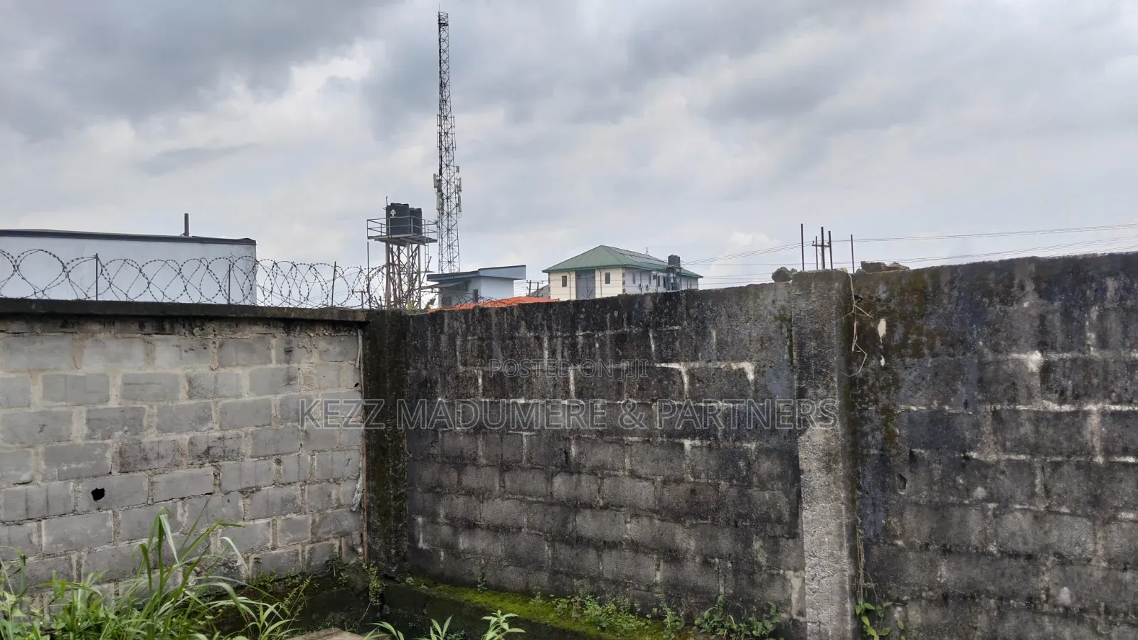 For Sale : 3 1⁄2 Plots With Old Building at D Line , Ph in D-Line