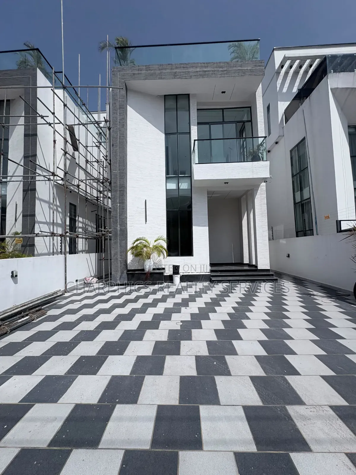 5bdrm Duplex in Osapa london for sale in Osapa london