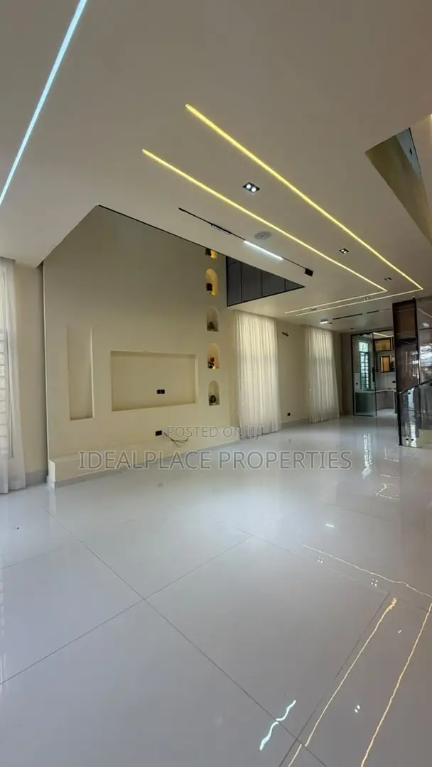 5bdrm Duplex in Lekki for sale in Lekki